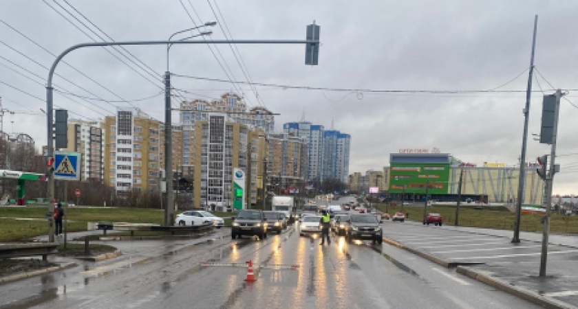 На улице Волгоградской в Саранске водитель рейсового автобуса сбил 66-летнюю женщину