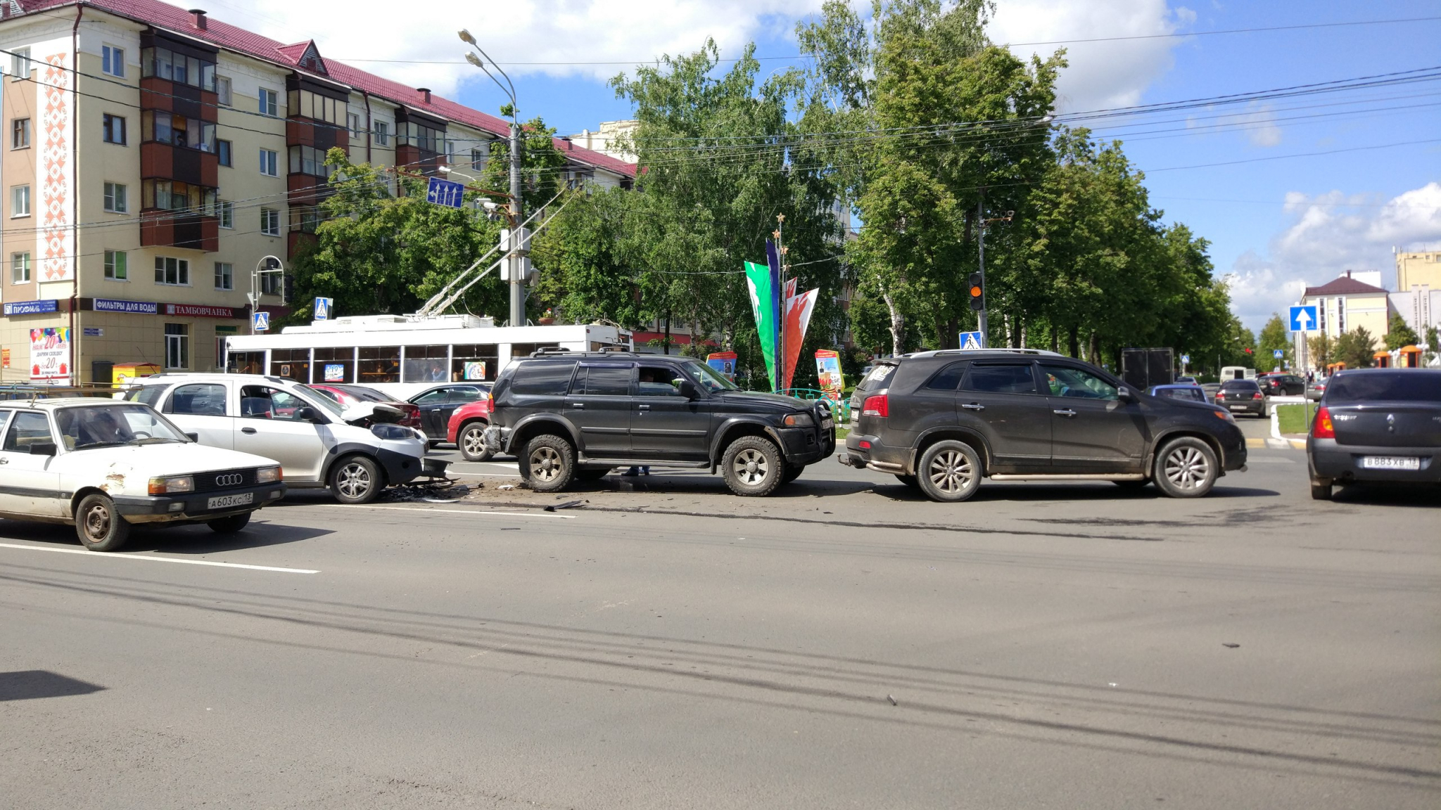 В центре Саранска столкнулись три автомобиля (ФОТО)