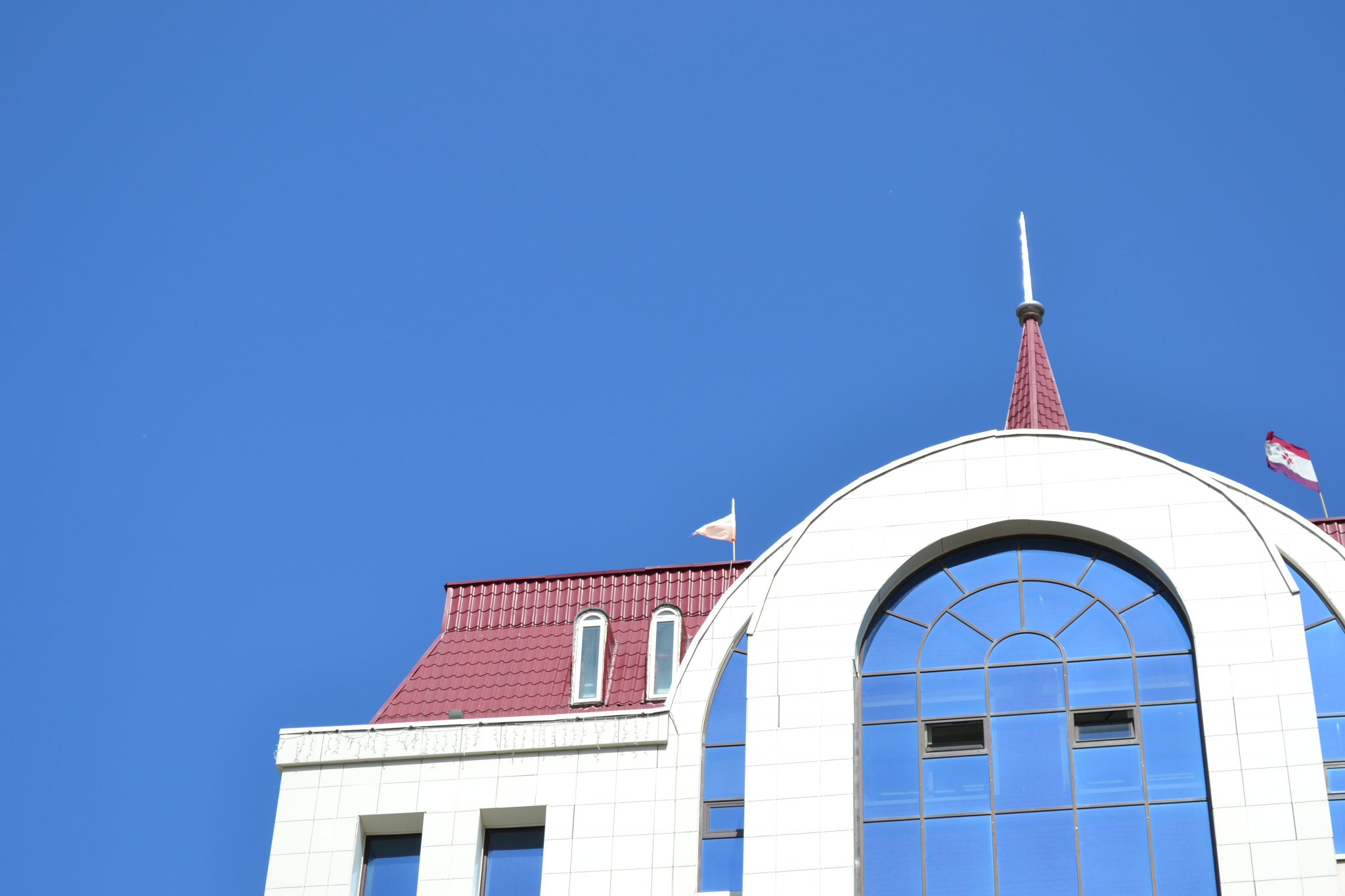 На здании Дома финансов в Саранске красуется Польский флаг