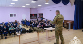 В Саранске в школе №32 провел урок мужества офицер СОБР