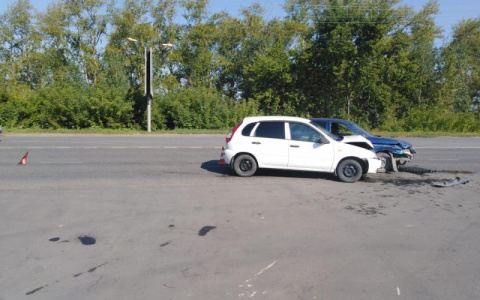 «Лада» и «ВАЗ» столкнулись в Саранске: пострадали оба водителя