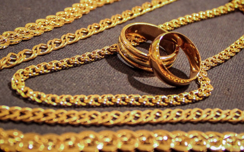 Жительница Мордовии украла золотые украшения, оставленные в кабинете флюорографии