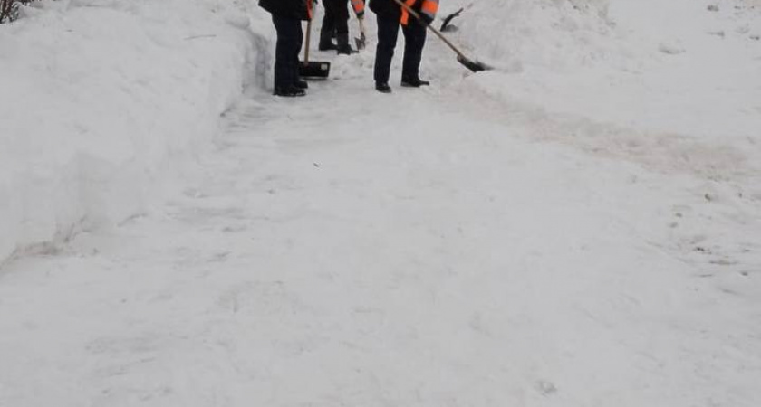 В Саранске чистят улицы от снега 107 единиц спецтехники