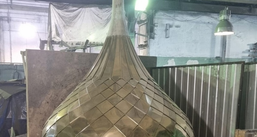 В Мордовии мастера создают купол и крест для строящейся часовни
