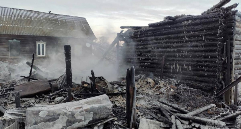 В Мордовии за утро огонь уничтожил два жилых дома