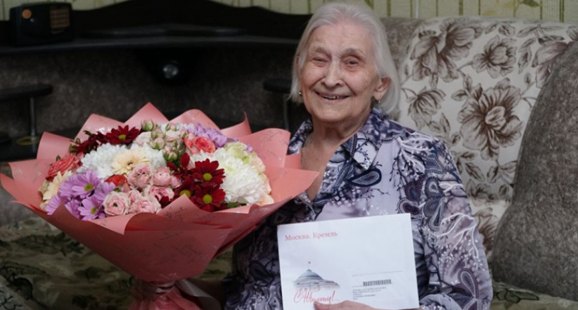 Артём Здунов поздравил жительницу Саранска Анастасию Цыганову со 100-летием