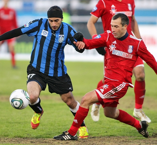 В Саранске встречаются футбольные клубы "Мордовия" и "Шинник"