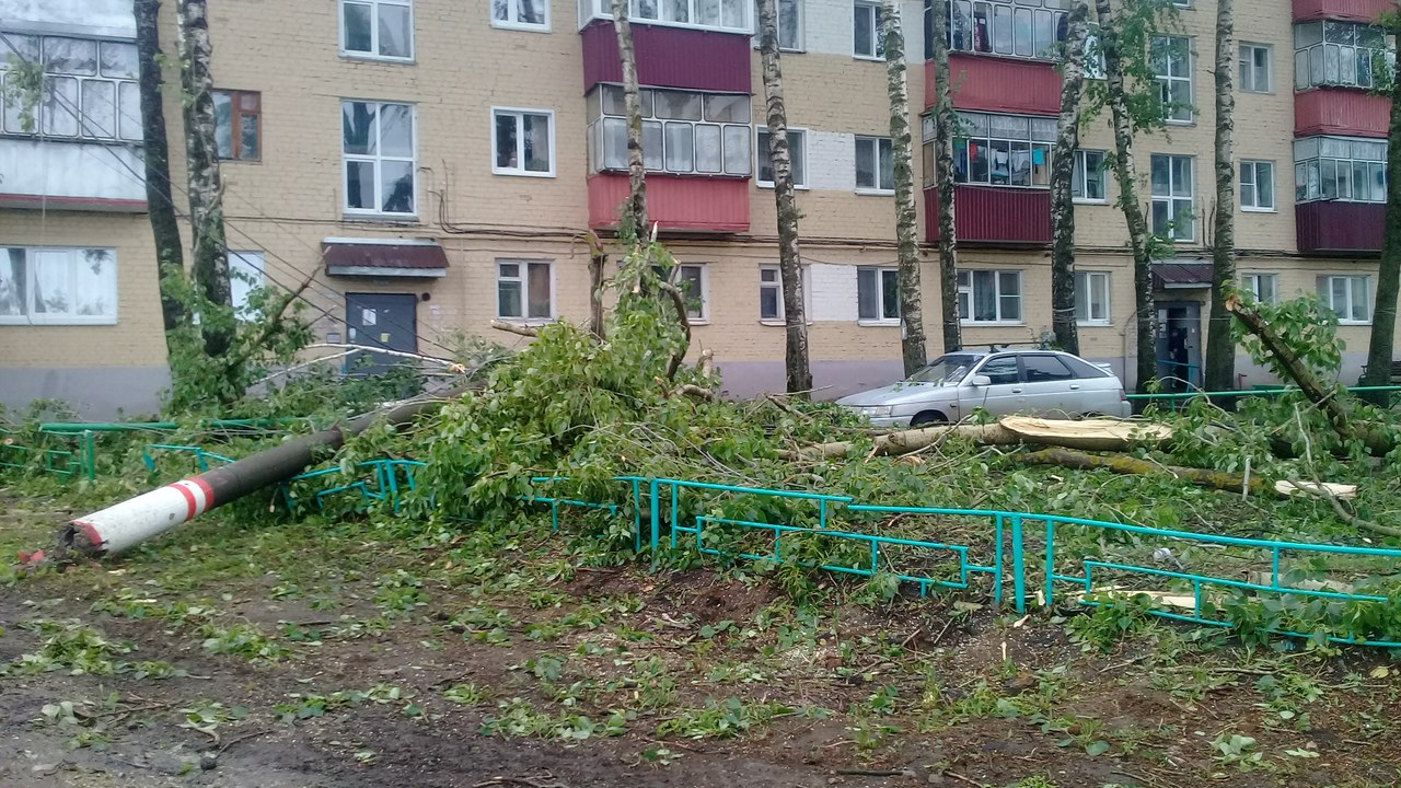В Саранске ураган разметал остановки, деревья и павильоны (ФОТО)