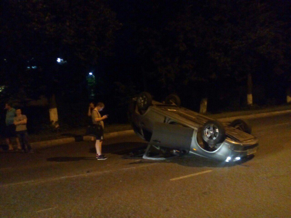 В Саранске столкнулись автомобиль такси и «Лада»: «Калина» перевернулась на крышу (ФОТО)