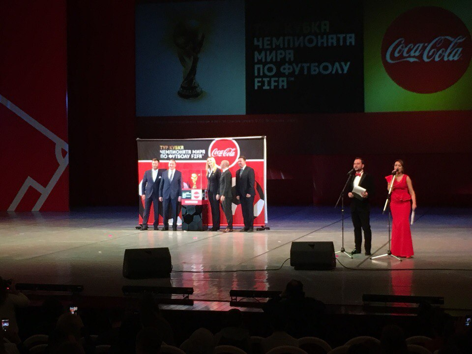 В Саранск прибыл Кубок Чемпионата мира по футболу FIFA (ФОТО)