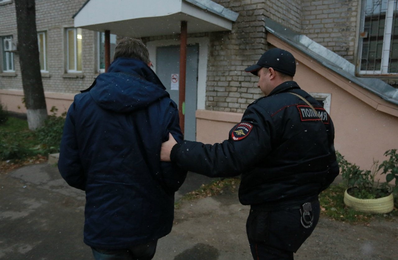 Житель Мордовии публично оскорбил сотрудника полиции при исполнении 