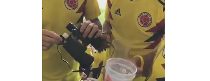 Колумбийский болельщик остался без работы, выпив алкоголь из бинокля во время матча на стадионе в Саранске