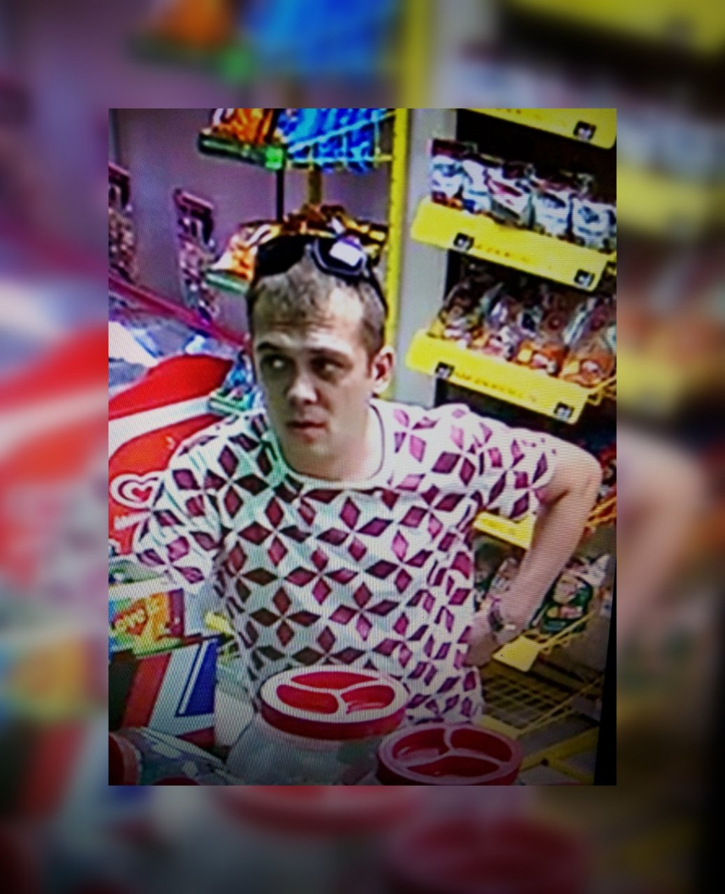 В Саранске разыскивают мужчину, который подозревается в краже телефона из магазина разливного пива