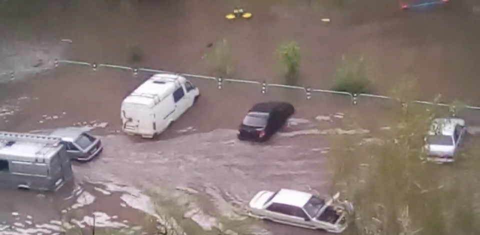 Сильный ливень затопил улицы Саранска