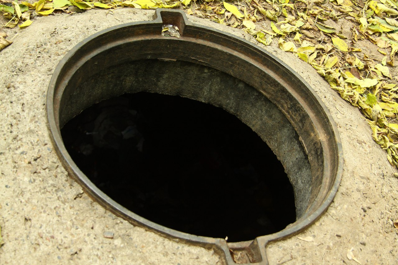 В Мордовии три слесаря погибли в канализационном колодце: возбуждено уголовное дело