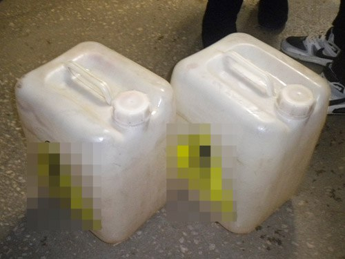 В Мордовии два студента слили 400 литров дизеля с большегрузов предприятия