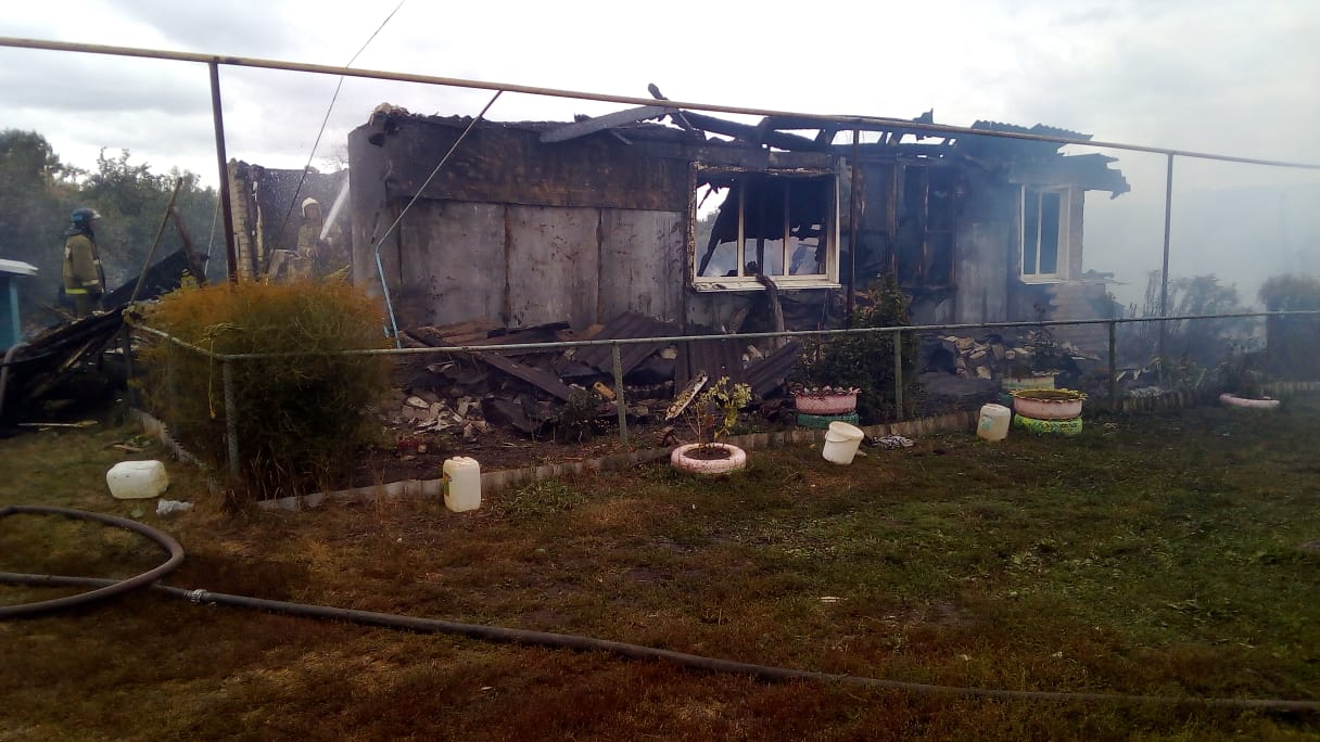 В Мордовии горел жилой дом: пострадали два человека (фото)