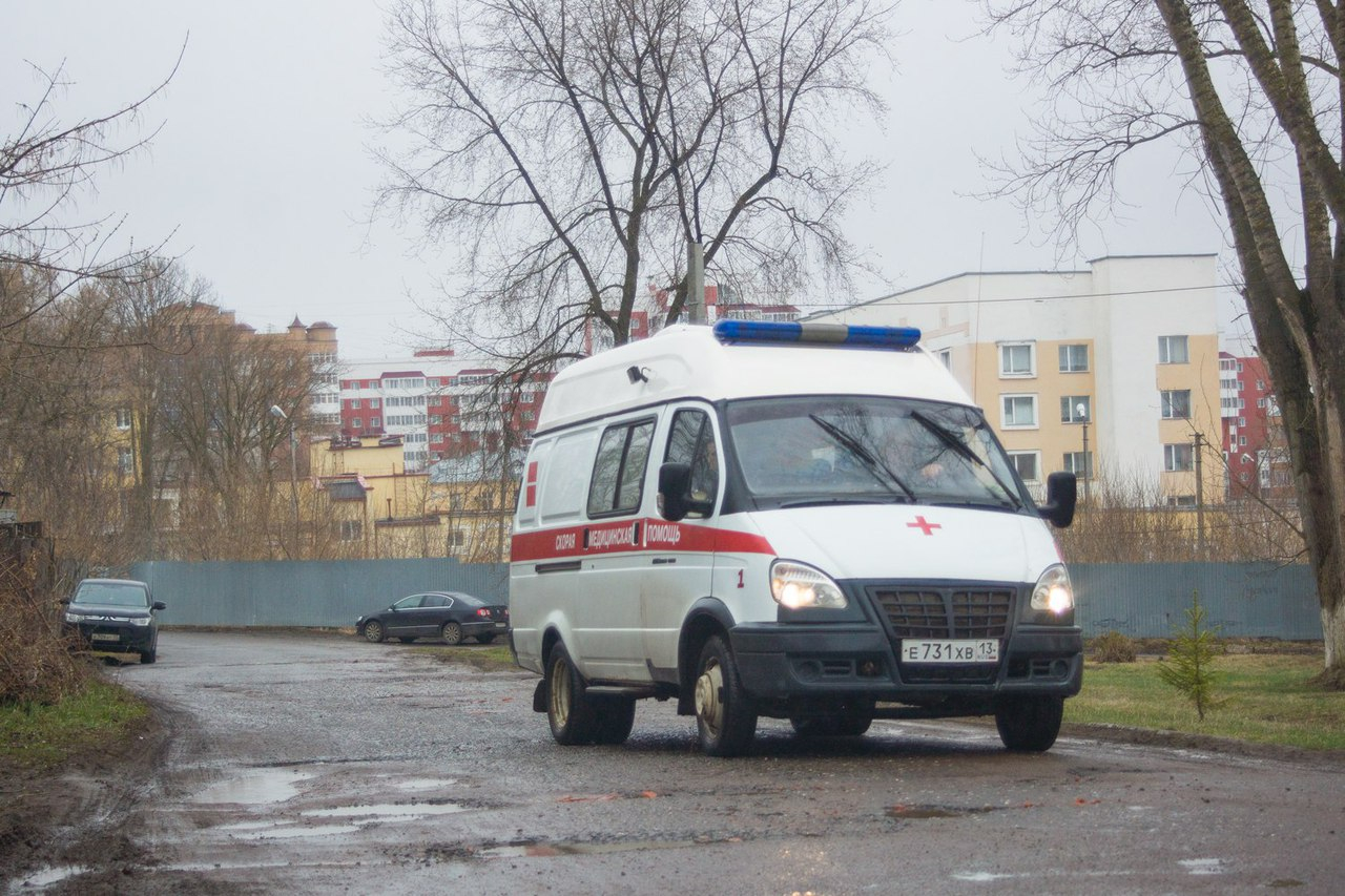 В Саранске столкнулись легковушка и микроавтобус: пострадали 10 человек