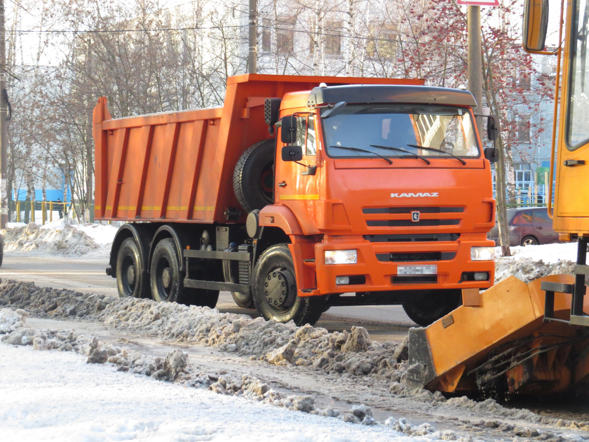 236 единиц техники вышли на уборку снега в Саранске