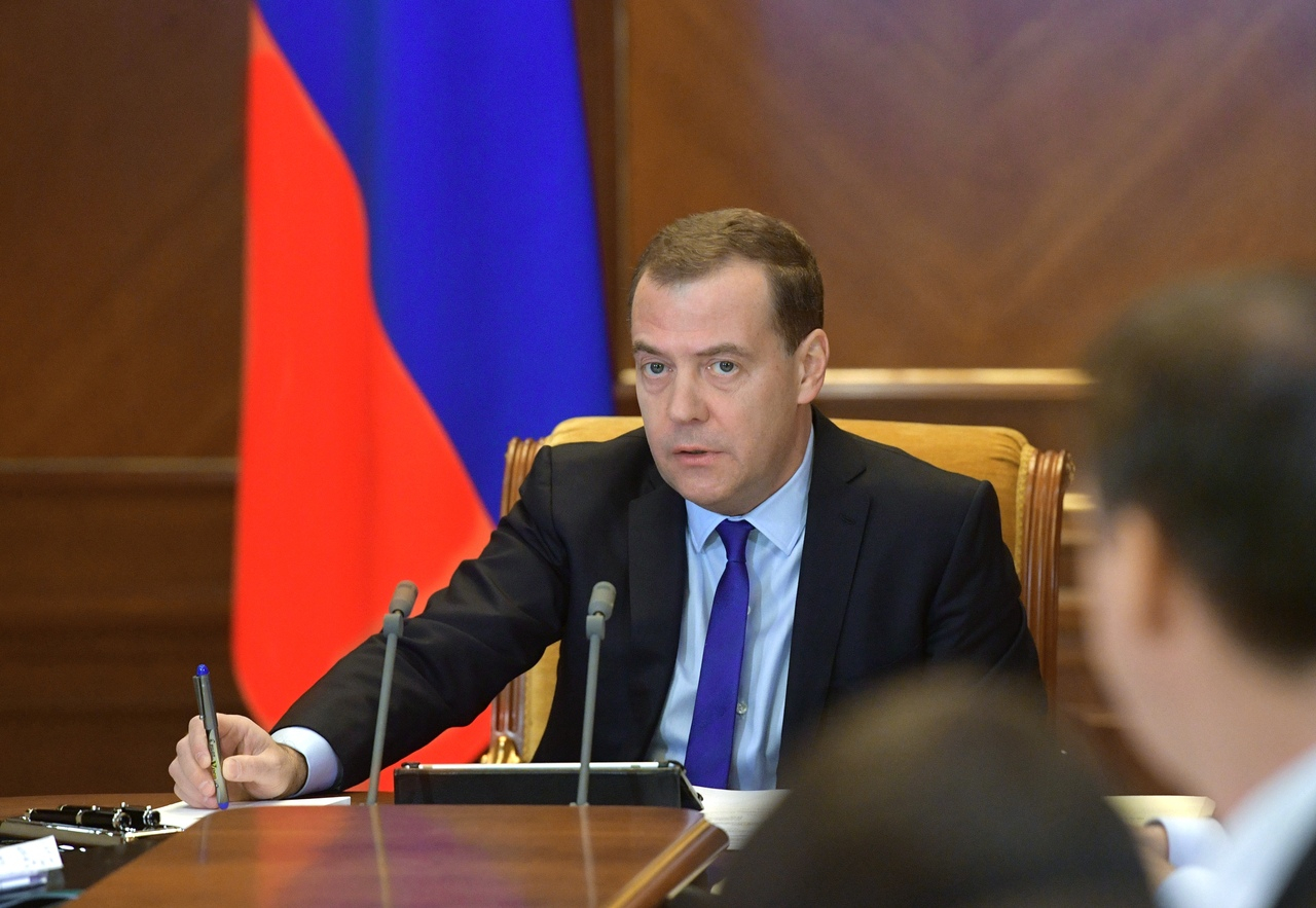 Медведев нашел способ победить бедность