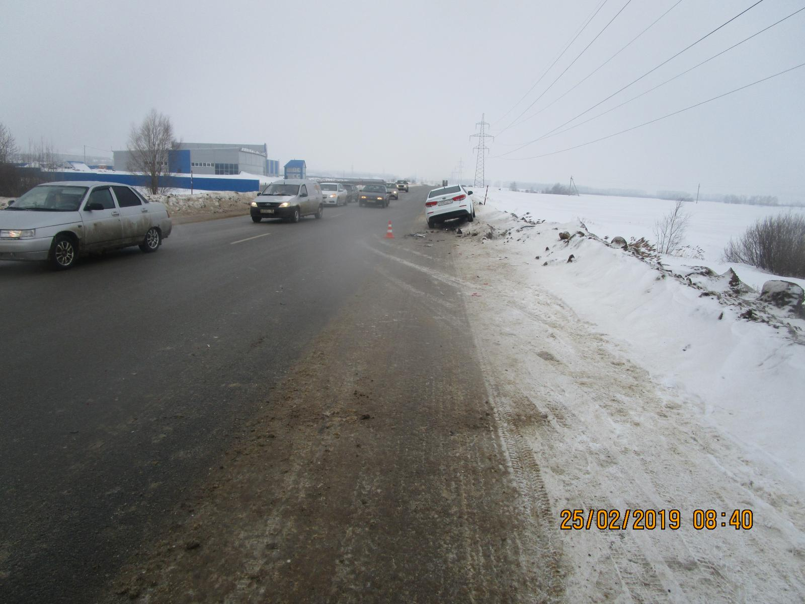 В Саранске из-за гололеда автоледи попала в ДТП