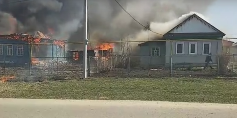 В Мордовии крупный пожар уничтожил несколько домов