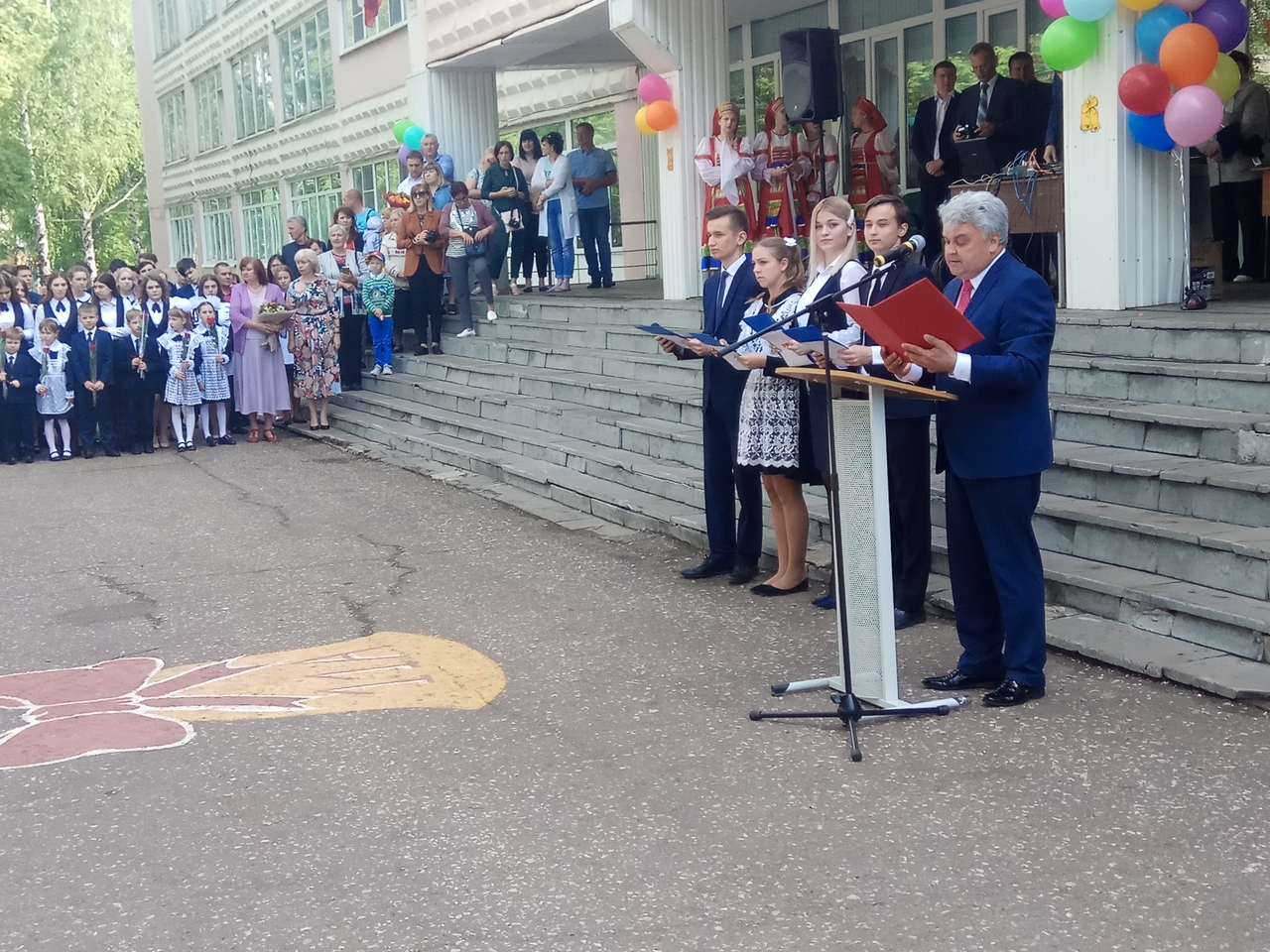 Мэр Саранска призвал выпускников выбирать профессию по зову сердца