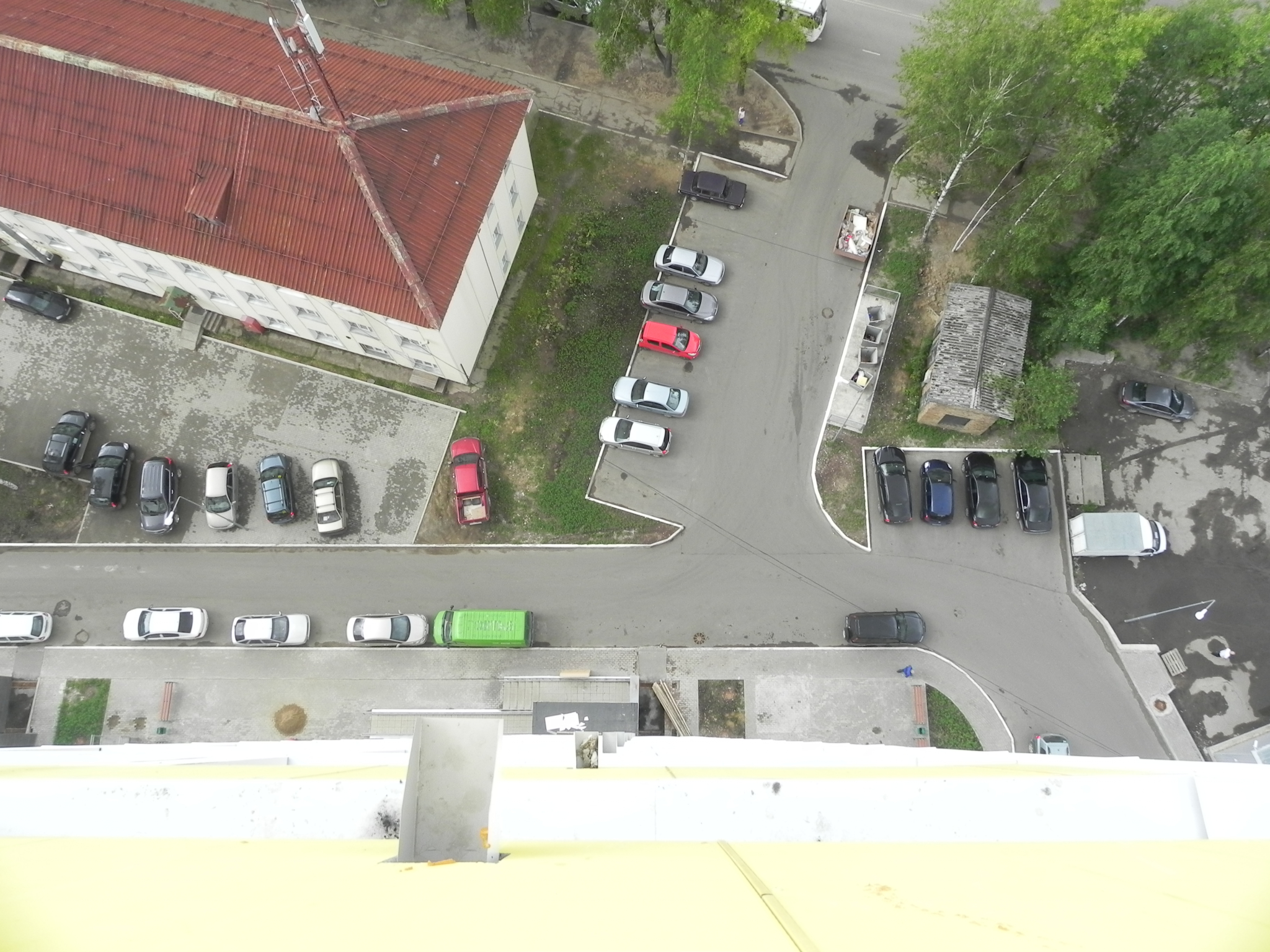 Соцсети: в Саранске мужчина упал с крыши девятиэтажного дома и разбился насмерть