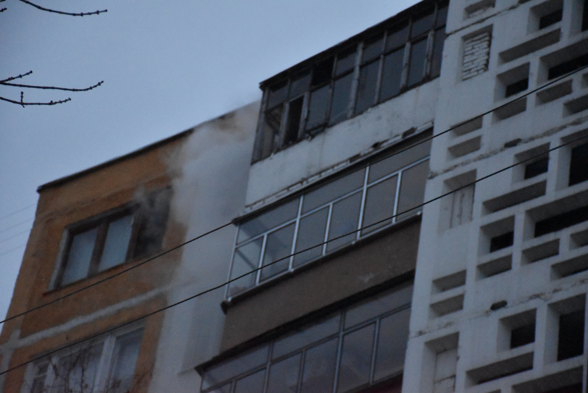 Пожар в девятиэтажке на Химмаше: три человека погибли (фото)