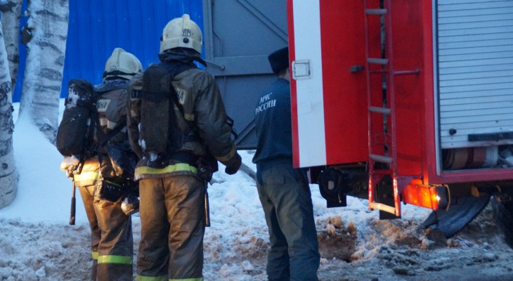 В Саранске пожарные вытащили из горящей многоэтажки девушку, которая была без сознания