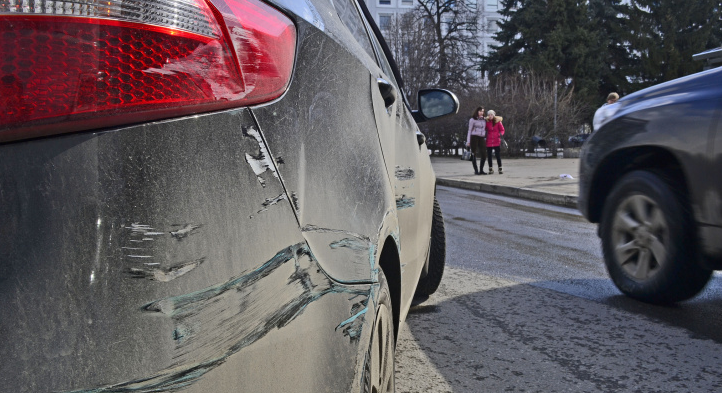 Молодые хулиганы «подрались» с чужим автомобилем в Саранске