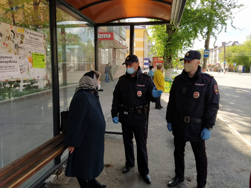 В Мордовии полицейские проводят беседы о необходимости использования масок и перчаток