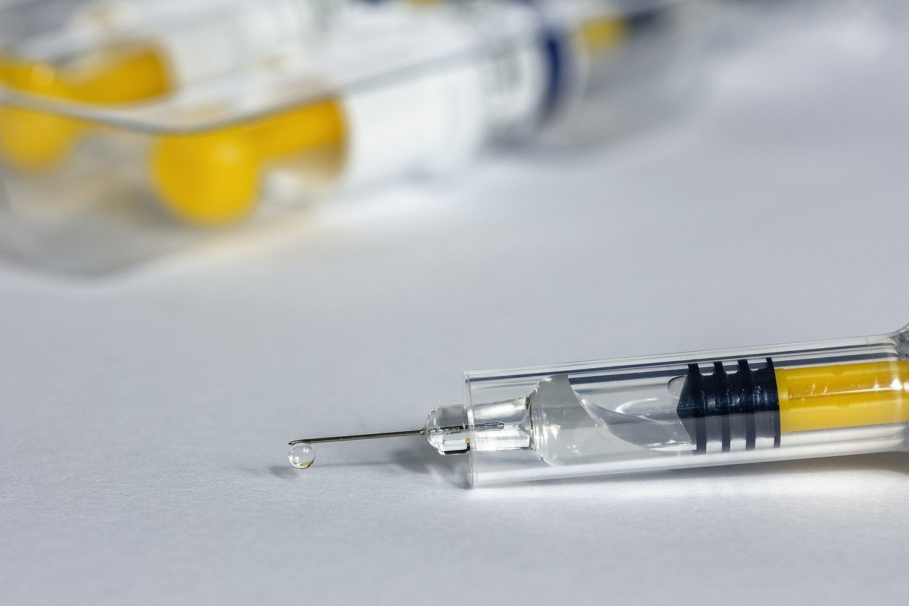 Билл Гейтс прокомментировал слухи о чипировании людей под видом вакцинации