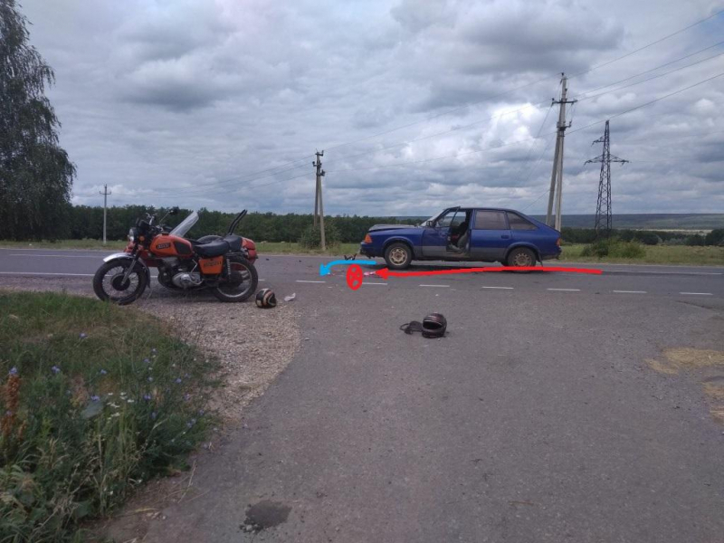 Пожилая женщина погибла при столкновении легковушки и мотоцикла в Мордовии