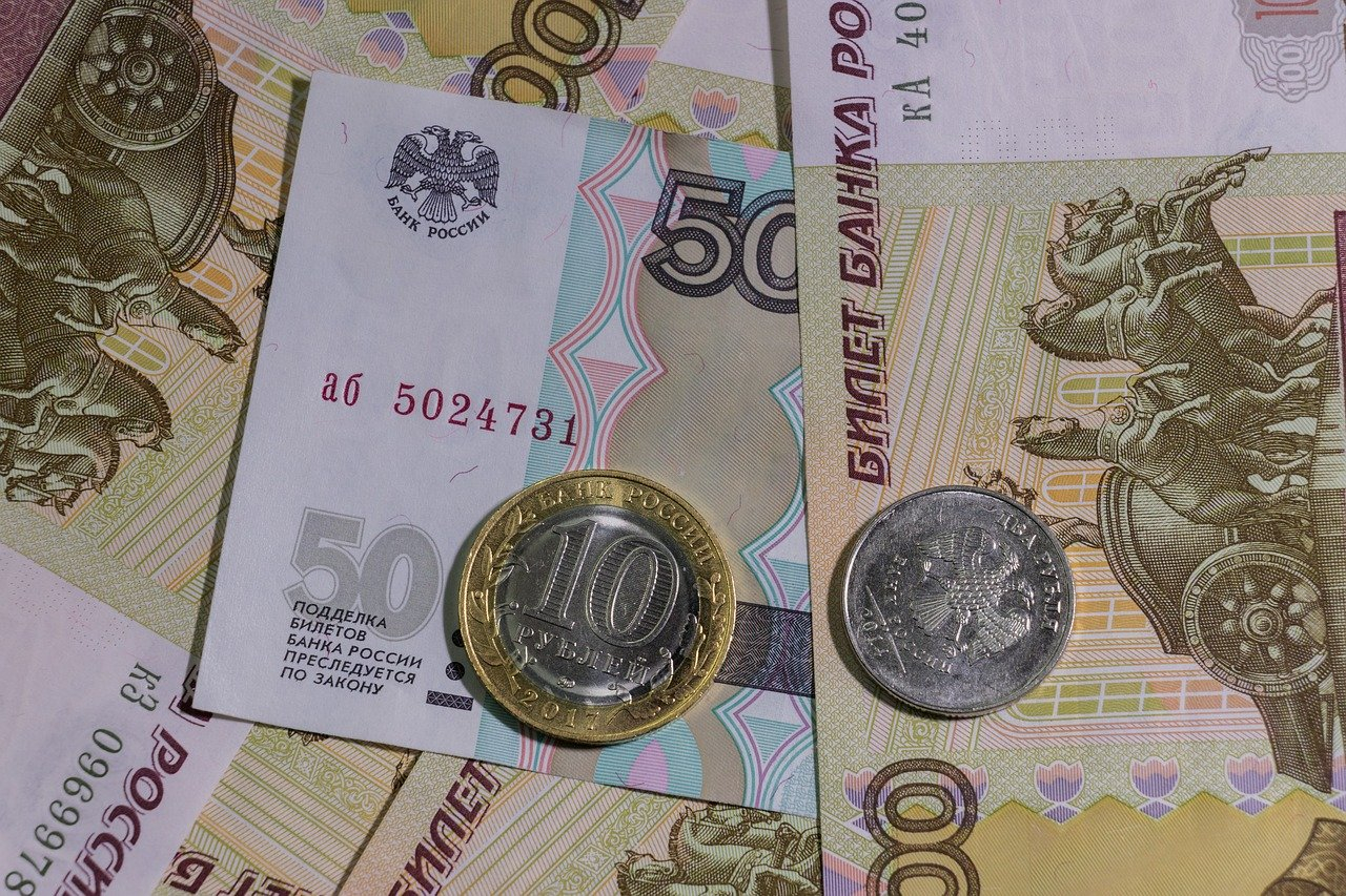 До конца августа россияне получат новое пособие до шести тысяч рублей