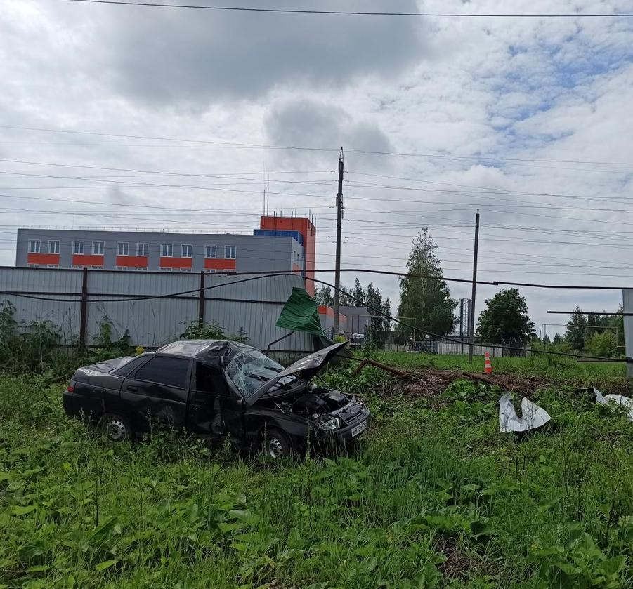 В Пролетарском районе Саранска пьяный водитель врезался в забор и съехал в кювет