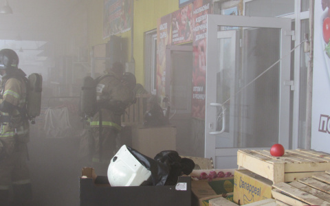 В Саранске горели торгово-складские помещения в Северном тупике (ФОТО)