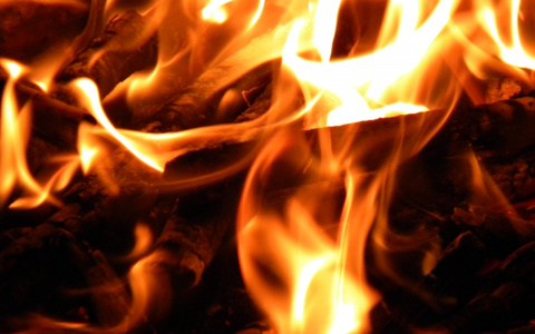 В Мордовии мужчина получил сильные ожоги, пытаясь покинуть горящий дом