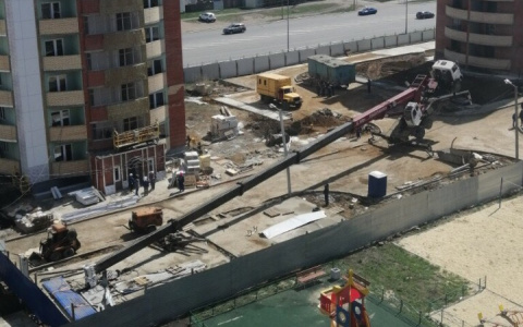В Саранске на стройке рухнул огромный кран