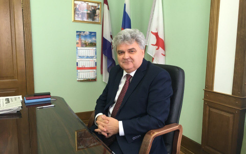 Глава городского округа Саранск Петр Тултаев поздравляет с Днем защитника Отечества
