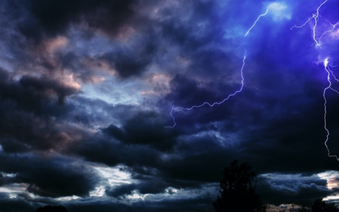 Грозы и сильный ветер: МЧС Мордовии предупреждает об ухудшении погоды