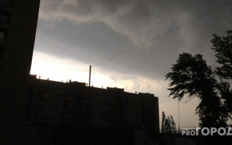 Град, гроза и ветер: в Мордовии объявлено оперативное предупреждение