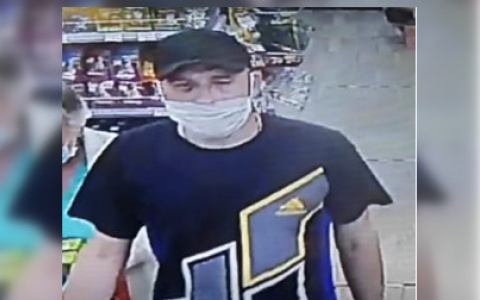 Полицейские Саранска ищут мужчину, укравшего телефон и банковские карты