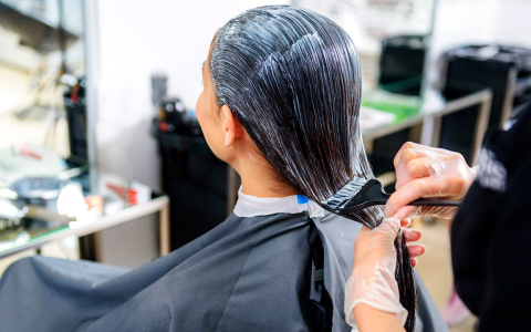 Ученые: использование краски для волос повышает риск развития рака