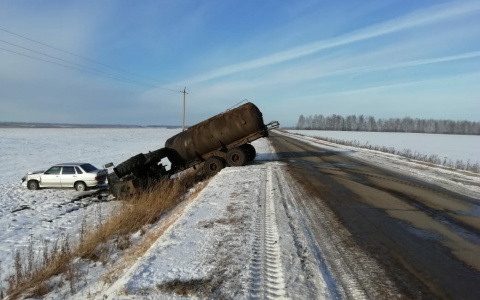 В Мордовии трактор и «ВАЗ» не поделили дорогу